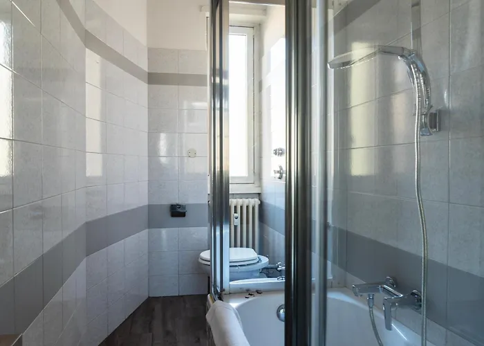 Youhosty - Populonia 10 * Milan