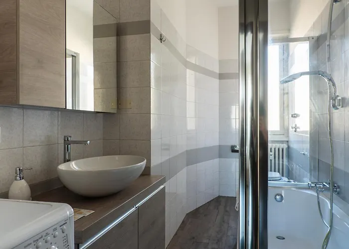 Youhosty - Populonia 10 Milan