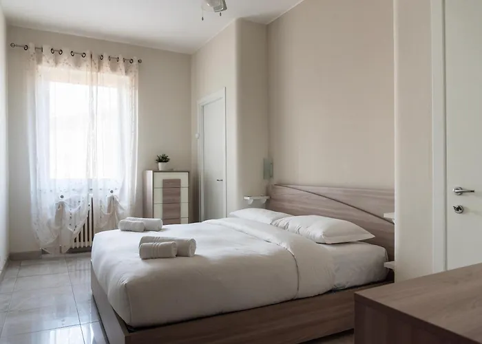 Youhosty - Populonia 10 * Milan